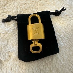 323 Authentic Louis Vuitton Lock and Key 🔐 Shiny ✨ like New